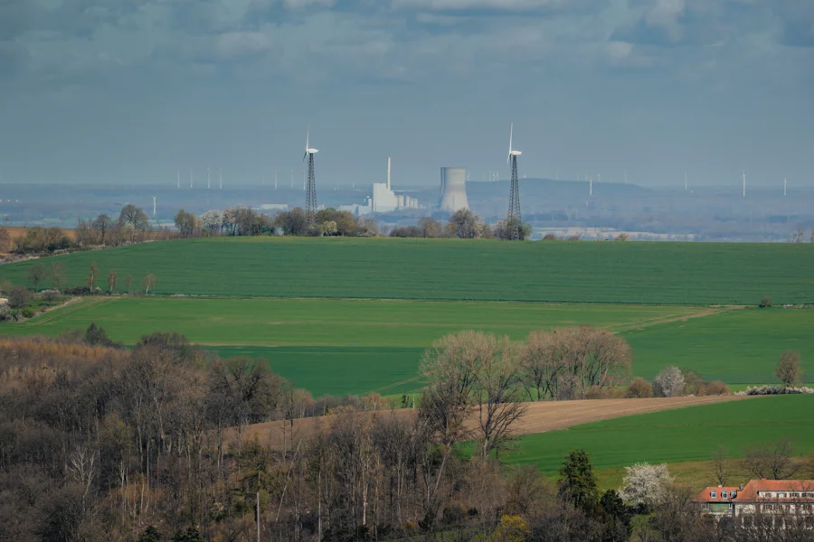 Soester Silhouette und Kirchtürme hinter weiten Feldern